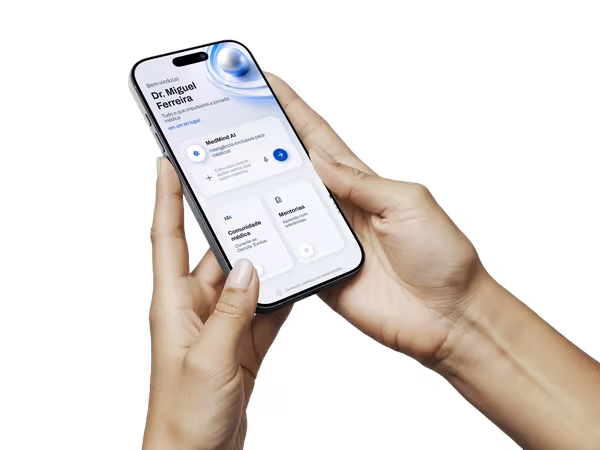 Plataforma MedSphere aberta com a MedMind AI durante um plantão médico.